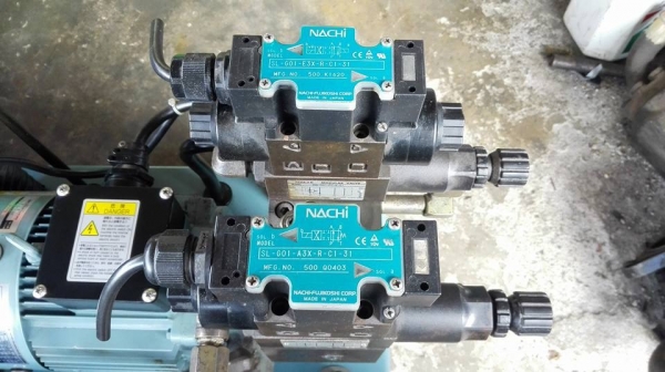 ชุดปั้มน้ำมันไฮดรอลิค NACHI-FUJIKOSHI JAPAN ขนาด 1 HP 3 เฟส 200V พร้อมวาล์วคอนโทรลไฟฟ้าสดนอกลงตู้!!