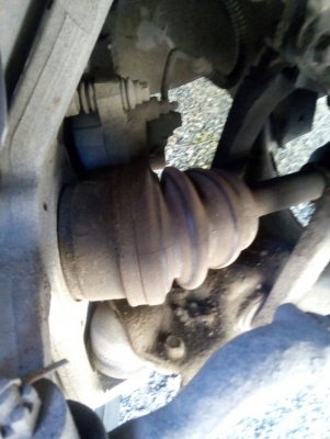 ขายด่วนครับเจอเป้าหมายใหม่ครับ เล่มทเบียนพร้อมโอนครับ รถไม่มีฝุ 4*4ใช้งานปกติ อยากเปลี่ยนเป็นกระบะตอนเดียวจะอามาค้าขายครับ