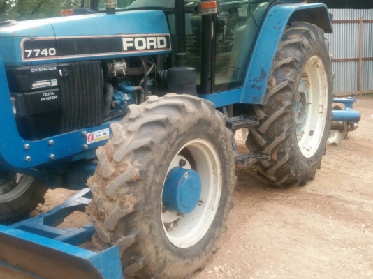 ขายรถไถฟอร์ด FORD 7740 พร้อมอุปกรณ์ ดันหน้ากับผานบุก 4ลูก cmt มีทะเบียน แอร์เย็นครับ