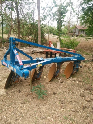 ขายรถไถฟอร์ด FORD 7740 พร้อมอุปกรณ์ ดันหน้ากับผานบุก 4ลูก cmt มีทะเบียน แอร์เย็นครับ