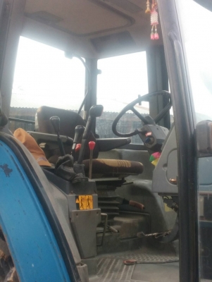 ขายรถไถฟอร์ด FORD 7740 พร้อมอุปกรณ์ ดันหน้ากับผานบุก 4ลูก cmt มีทะเบียน แอร์เย็นครับ