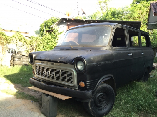 รถตู้เมกัน FORD ถูกๆครับ รถตู้เมกัน FORD ถูกๆครับ