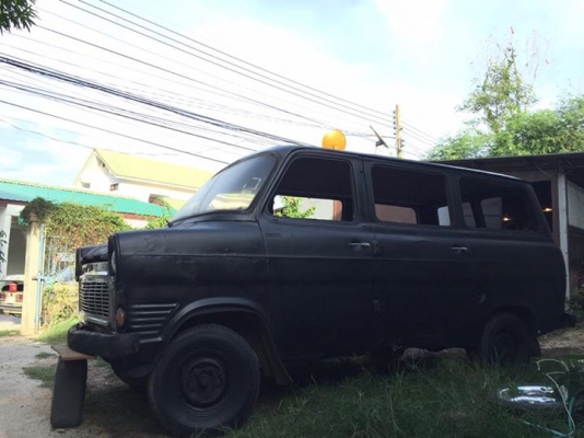 รถตู้เมกัน FORD ถูกๆครับ รถตู้เมกัน FORD ถูกๆครับ