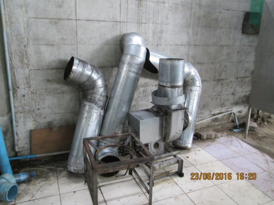 แสตนเลสแท้หนาครับ  มีเตาในตัว  พร้อมฮู้ดดูดควัน   ครับ