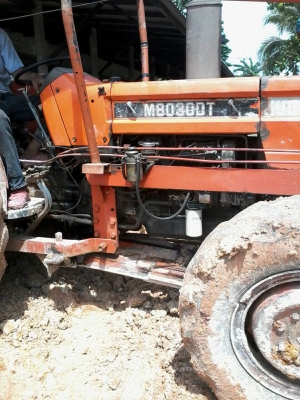 ฝากขายรถไถคูโบต้า KUBOTA M8030DT อุปกรณ์ดันหน้า1ชิ้น