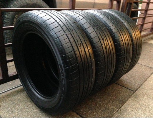 ยาง FALKEN 235 60 17 ปลายปี14 ดอกสวย พร้อมใช้งาน ราคาไม่แพง