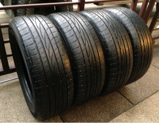 ยาง FALKEN 235 60 17 ปลายปี14 ดอกสวย พร้อมใช้งาน ราคาไม่แพง