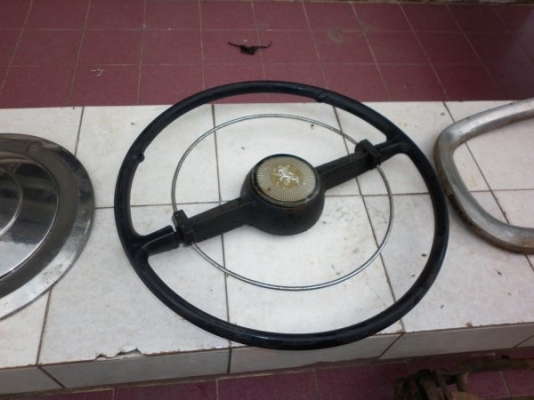 ขายพวงมาลัย peugeot403