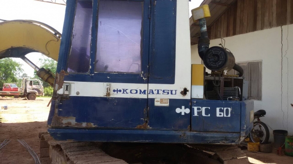 ขายรถแบคโฮ KOMATSU PC60-5 เอกสารอินวอย ราคา 320000