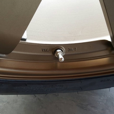 ล้อใหม่ te37 ยางใหม่ 275 60 20 เทพๆ ล้อใหม่ te37 ยางใหม่ 275 60 20 เทพๆ