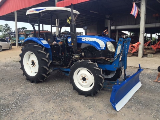 ขายรถไถแชมป์ YTO. 454 4WD 2 เพลา พร้อมอุปกรณ์ใบมีดดันดินหน้าและผานพรวน ราคา 198,000 บาท สนใจโทร 081-9136451 หรือ ขอดูรูปผ่านทาง line:bow6451 ค่ะ