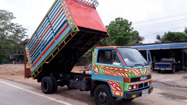 ขายรถบรรทุกหกล้อดัมพ์ ISUZU เครื่อง 100 แรง ปี 26 พร้อมใช้งาน ทะเบียนพร้อมโอน