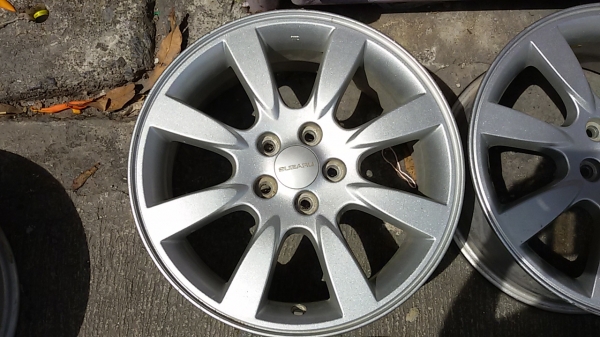 แม็กเดิม Subaru Forester Made In Japan ขอบ 16-5-100 กว้าง 6.5 นิ้ว et48 สภาพสวยพร้อมใส่ ไม่คดไม่ดุ้ง ไม่มีซ่อม ใส่ 5 รู100 ได้ทุกรุ่น Corona Celica Altis Prius Volk บางรุ่น etc. ราคา 4 วง 5,500 บาท