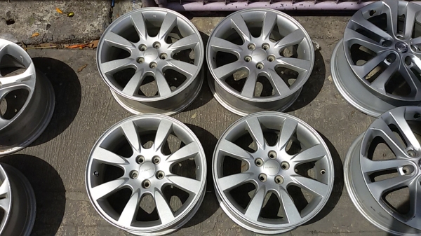 แม็กเดิม Subaru Forester Made In Japan ขอบ 16-5-100 กว้าง 6.5 นิ้ว et48 สภาพสวยพร้อมใส่ ไม่คดไม่ดุ้ง ไม่มีซ่อม ใส่ 5 รู100 ได้ทุกรุ่น Corona Celica Altis Prius Volk บางรุ่น etc. ราคา 4 วง 5,500 บาท