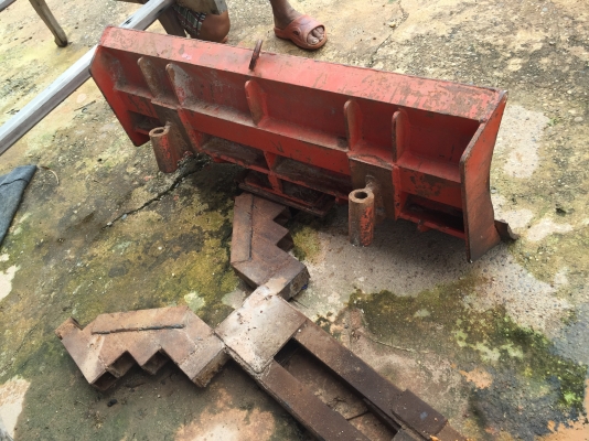 Kubota B2420 เฉพาะชุดผานดันดินพร้อมคานร่างครบชุดครับ Kubota B2420 เฉพาะชุดผานดันดินพร้อมคานร่างครบชุดครับ