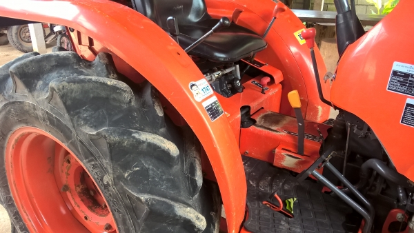 ขายรถไถ 36 แรงม้า พร้อมใบดันหน้า