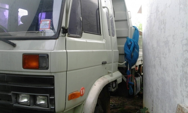 ขายด่วน6ล้อดั้ม นิสสันUD รถห้างแท้กระบะต่อใหม่รถสวยพร้อมใช้