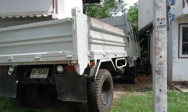 ขายด่วน6ล้อดั้ม นิสสันUD รถห้างแท้กระบะต่อใหม่รถสวยพร้อมใช้