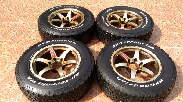 ขายล้อ te37 พร้อมยาง bf 265/65/18 สวยๆครับ ขายล้อ te37 พร้อมยาง bf 265/65/18 สวยๆครับ