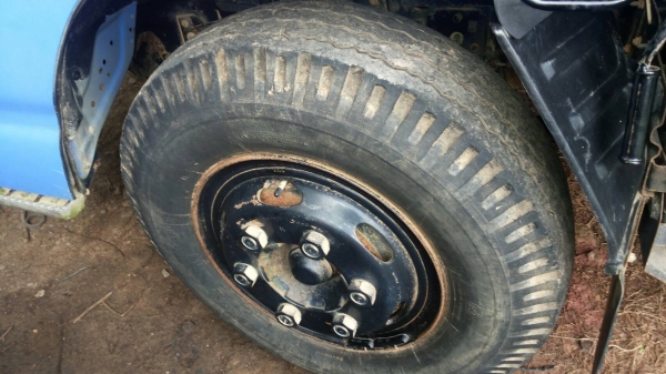 รถอีซูซู 6 ล้อ ( ไม่ดั้ม )  NPR 130 แรงม้า. ปี 47. , ( รถวิ่ง 37,xxx กม. )    สนใจติดต่อ  081 - 6079515