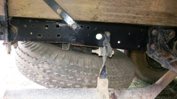 รถอีซูซู 6 ล้อ ( ไม่ดั้ม )  NPR 130 แรงม้า. ปี 47. , ( รถวิ่ง 37,xxx กม. )    สนใจติดต่อ  081 - 6079515