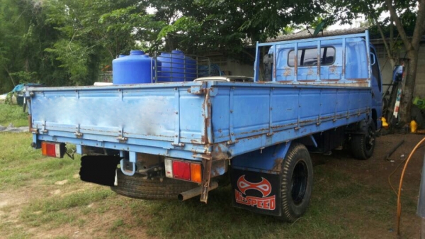 รถอีซูซู 6 ล้อ ( ไม่ดั้ม )  NPR 130 แรงม้า. ปี 47. , ( รถวิ่ง 37,xxx กม. )    สนใจติดต่อ  081 - 6079515