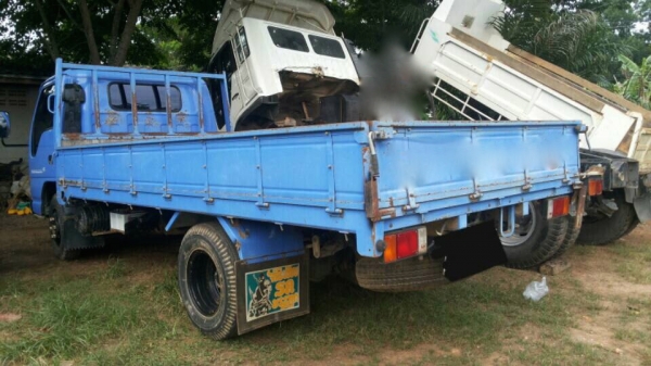 รถอีซูซู 6 ล้อ ( ไม่ดั้ม )  NPR 130 แรงม้า. ปี 47. , ( รถวิ่ง 37,xxx กม. )    สนใจติดต่อ  081 - 6079515