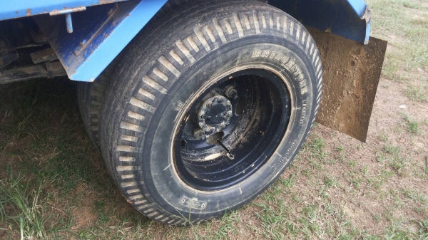 รถอีซูซู 6 ล้อ ( ไม่ดั้ม )  NPR 130 แรงม้า. ปี 47. , ( รถวิ่ง 37,xxx กม. )    สนใจติดต่อ  081 - 6079515