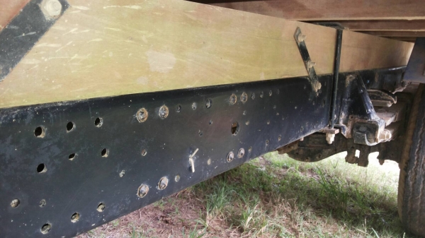 รถอีซูซู 6 ล้อ ( ไม่ดั้ม )  NPR 130 แรงม้า. ปี 47. , ( รถวิ่ง 37,xxx กม. )    สนใจติดต่อ  081 - 6079515