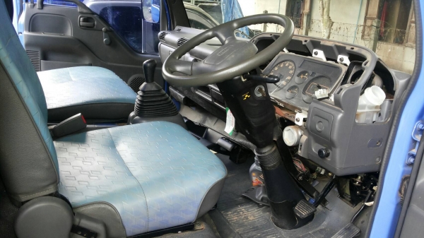 รถอีซูซู 6 ล้อ ( ไม่ดั้ม )  NPR 130 แรงม้า. ปี 47. , ( รถวิ่ง 37,xxx กม. )    สนใจติดต่อ  081 - 6079515