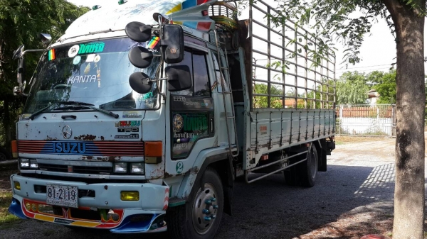 รอ๊คกี้ 175 แรง   ยาว 6 เมตร แอร์  เพาเวอร์ รถพร้อมใช้  ราคา  450,000  บาท