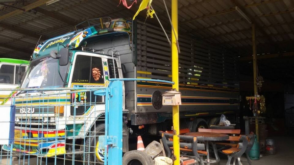 ร๊อกกี้ 195 เพลาเดียว กระบะเนียมไม่ดั๊ม ยาว 6 เมตร รถสวยพร้อมทำงาน