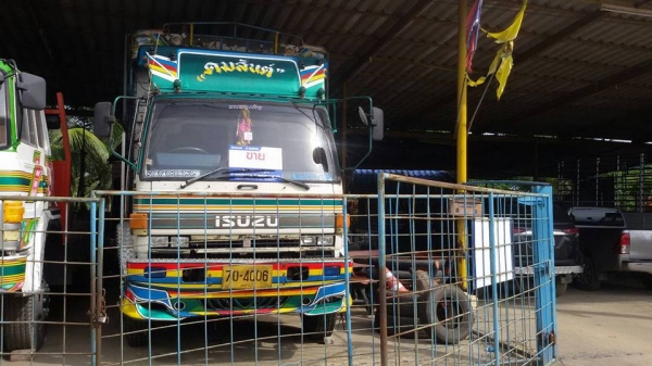 ร๊อกกี้ 195 เพลาเดียว กระบะเนียมไม่ดั๊ม ยาว 6 เมตร รถสวยพร้อมทำงาน