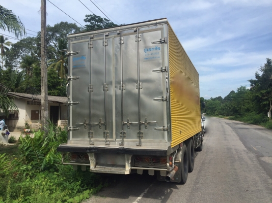 รถอีซูซุ 10  ล้อ ตู้เย็น FVM  230 แรงม้า. ปี 50.    สนใจติดต่อ   081 - 6079515