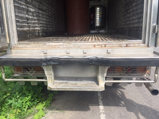 รถอีซูซุ 10  ล้อ ตู้เย็น FVM  230 แรงม้า. ปี 50.    สนใจติดต่อ   081 - 6079515