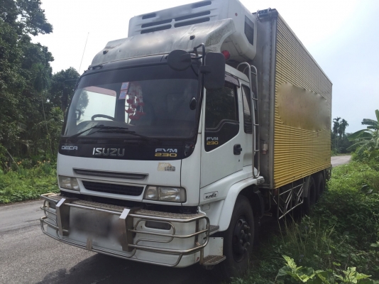 รถอีซูซุ 10  ล้อ ตู้เย็น FVM  230 แรงม้า. ปี 50.    สนใจติดต่อ   081 - 6079515
