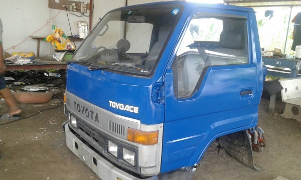 ขายหัวเก๋งรถบรรทุก  6 ล้อเล็ก ยี่หอ้ TOYOTA DYNA 200-300 ราคา 55,000 บาท