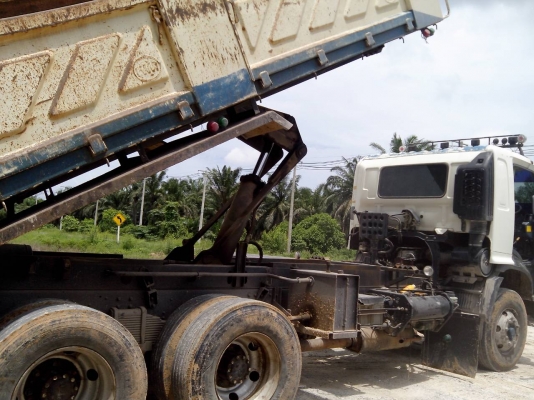 Hino. 330hp พ่วงดั้ม22 ล้อ