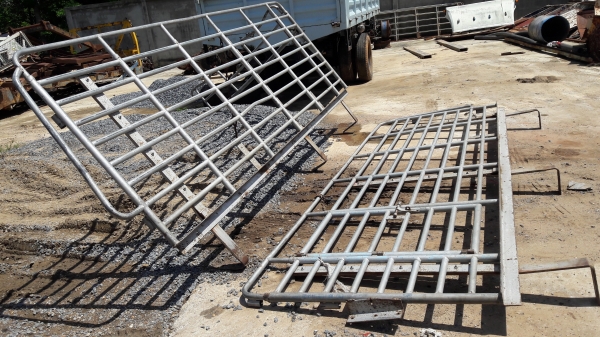 โครงเหล็กใส่รถบรรทุก 6 ล้อกลาง ยาว 4 เมตร สภาพพร้อมใช้ เหล็กแข็งแรง โครงเหล็กใส่รถบรรทุก 6 ล้อกลาง ยาว 4 เมตร สภาพพร้อมใช้ เหล็กแข็งแรง