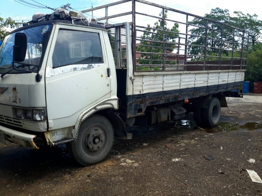 ขาย รถบรรทุก 6 ล้อ Hino ยาว 5.5 เมตร