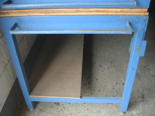 "เหลือ 1 ตัวเท่านั้น เลิกกิจการ " โต๊ะช่าง พื้นโต๊ะปูด้วยไม้อัดหนา 20 มม.มีที่จับสเตนเลสขนาด20มม.ขนาด ย2000 x ก800 x ส800มม.