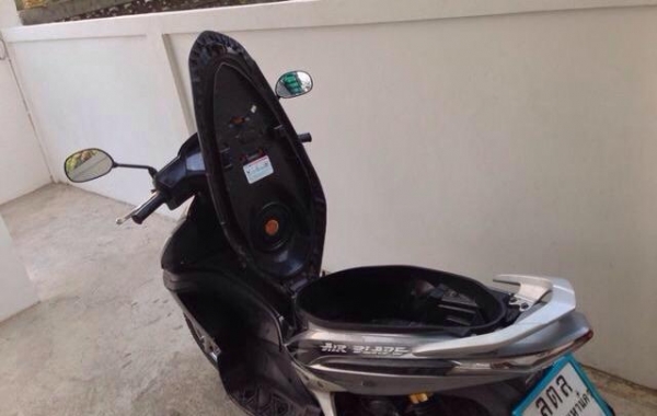 Honda Air Blade 110 สีดำ สวย เครื่องดี เดิมๆ Honda Air Blade 110 สีดำ สวย เครื่องดี เดิมๆ