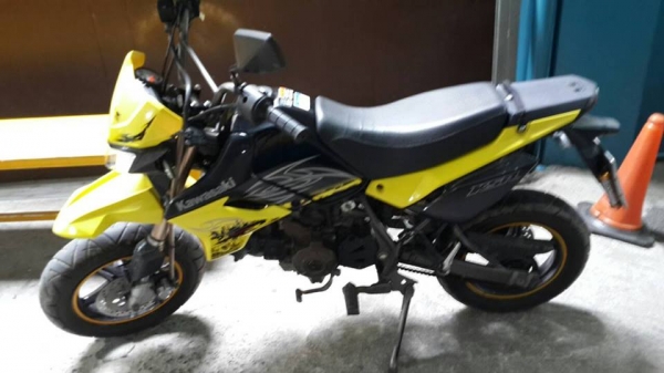 ขาย Kawasaki KSR ปี 54 สตาร์ทเท้า ไม่มีครัช เครื่องดีเดิมๆ สภาพภายนอกสวย วิ่งน้อย หกพันกว่าโล เล่มพร้อมชุดโอน