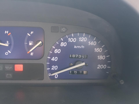 ขาย HONDA CITY โฉม TYPE Z เครื่อง 1.5 เกียร์ ธรรมดา ปี 2001 - 2544 กระจกไฟฟ้า รถไม่เคยติดแก็ส ช่วงล่างแน่ ขับดีมาก เครื่องดี สตาร์ทติดง่าย ภายในสะอาดมาก เบาะไม่ขาด ภายในใหม่มาก แอร์เย็นมาก รถสภาพเดิมๆ บางๆ พร้อมใช้งานครับ พร้อมแม็กขอบ 15 นิ้ว ขาย HONDA CI