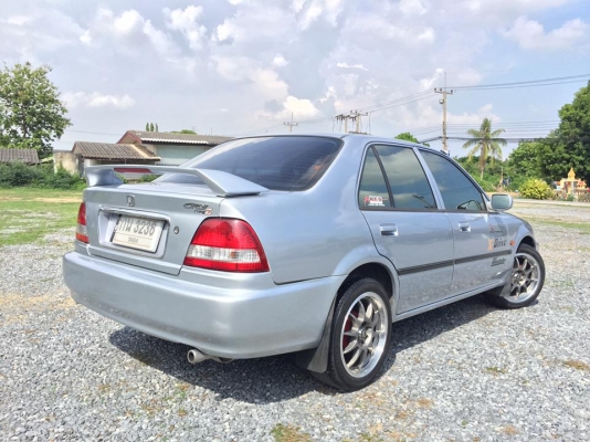 ขาย HONDA CITY โฉม TYPE Z เครื่อง 1.5 เกียร์ ธรรมดา ปี 2001 - 2544 กระจกไฟฟ้า รถไม่เคยติดแก็ส ช่วงล่างแน่ ขับดีมาก เครื่องดี สตาร์ทติดง่าย ภายในสะอาดมาก เบาะไม่ขาด ภายในใหม่มาก แอร์เย็นมาก รถสภาพเดิมๆ บางๆ พร้อมใช้งานครับ พร้อมแม็กขอบ 15 นิ้ว ขาย HONDA CI