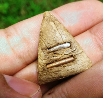 พระผงเก่า หลวงปู่ทิม ตะกรุดคู่ เนื้อสวยมีองค์เดียว