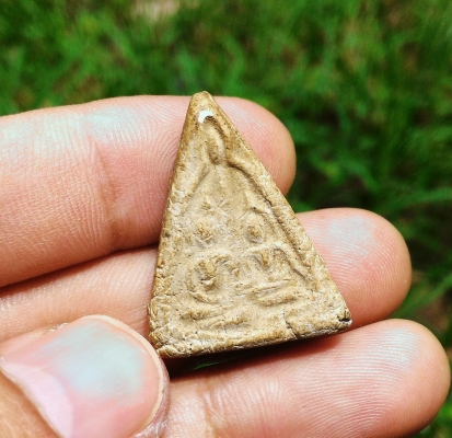 พระผงเก่า หลวงปู่ทิม ตะกรุดคู่ เนื้อสวยมีองค์เดียว