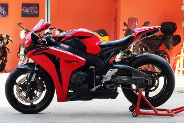 <เอิร์ท พิดโลก>CBR1000RR ปี08 สรรพแท้100\% สภาพสวย แต่งล้น