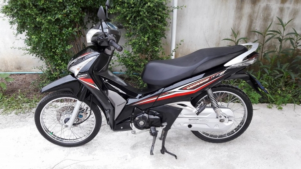 ขาย wave 125 iปี 56 สตาร์ทมือ หัวฉีด รถบ้าน  เครื่องเดิมสนิท ผโซลาวลิ้นไม่ดัง ชุดสีไม่มีแตก สตาร์ทมือ สตาร์ทเท้าปกติ ยาง หน้า หลัง เปลี่ยนมาใหม่ ไมวิ่ง 2&times;&times;&times;&times; กว่าโล ระบไฟใช้ใช้ทุกดวง กุญแจใหญ่ ทะเบียนขาดต่อปี 60 รถอยุ่ดอนเมือง กรุง