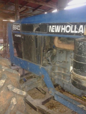 รถ FORD 6640 สองเพลา ล้อเปลี่ยนใหม่ ให้ผานบุก 3 ใบมีด รถพร้อมใช้งานรถใช้งานทุกวัน มีเล่มทะเบียนพร้อมโอน ราคาลดได้ โทร 086 2651298